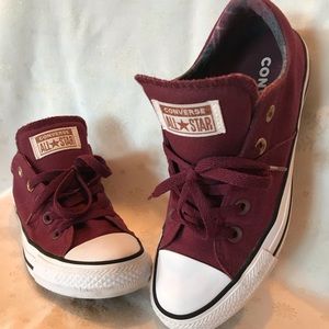 Women’s 6 burgundy Converse